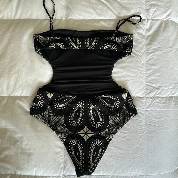 Devon Windsor Valencia one piece - Picture 4 of 4